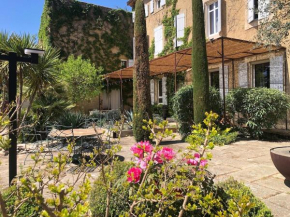 Domaine de la Dragonette Mas from the 18th century in the heart of Provence- Lubéron-Avignon
